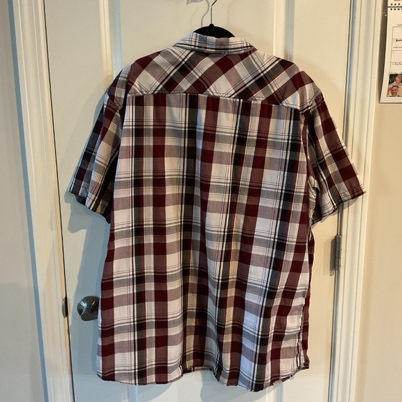 Rock and Republic Short Sleeve Button Down Shirt - XXL - Red Black and White - Picture 3 of 6
